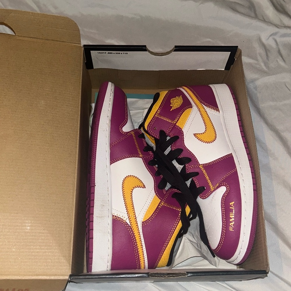 2020 Dia De Los Muertos Air Jordan 1 Mid Size 7y, worn some creases.